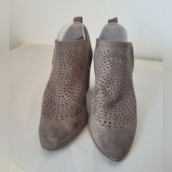 Beast Fashion Perforated Ankle Booties Brown Slip On Heels Chunky Boho Casual 9 - Picture 4 of 9